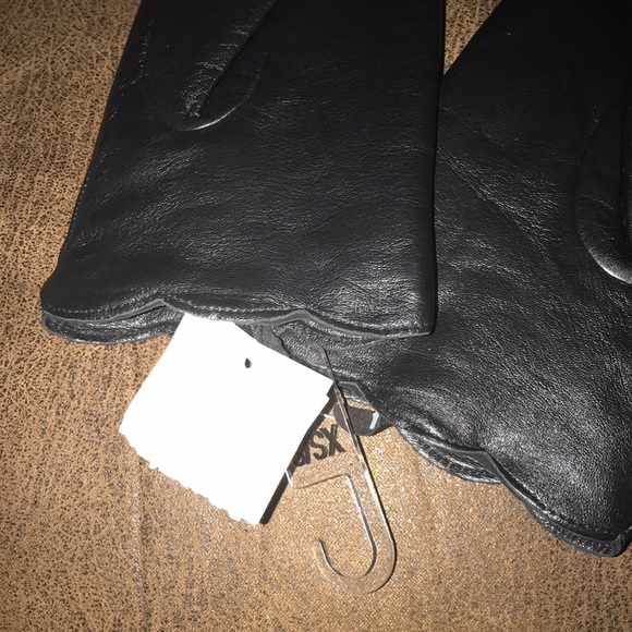 πHPπNew scalloped edge embroidered leather glove - Picture 6 of 8